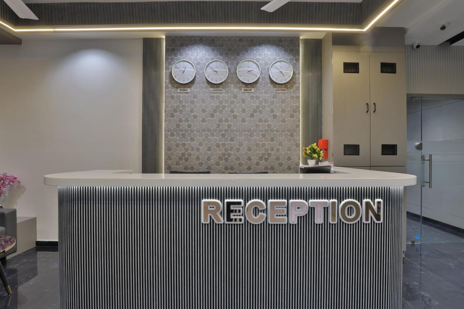 Hotel Legacy Ахмедабад Екстериор снимка