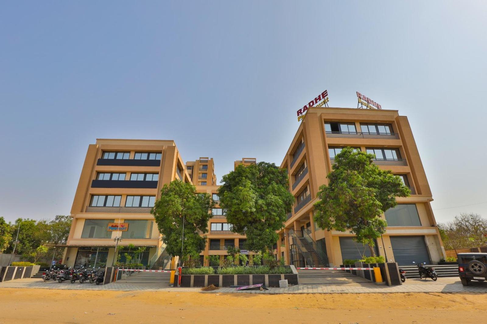 Hotel Legacy Ахмедабад Екстериор снимка
