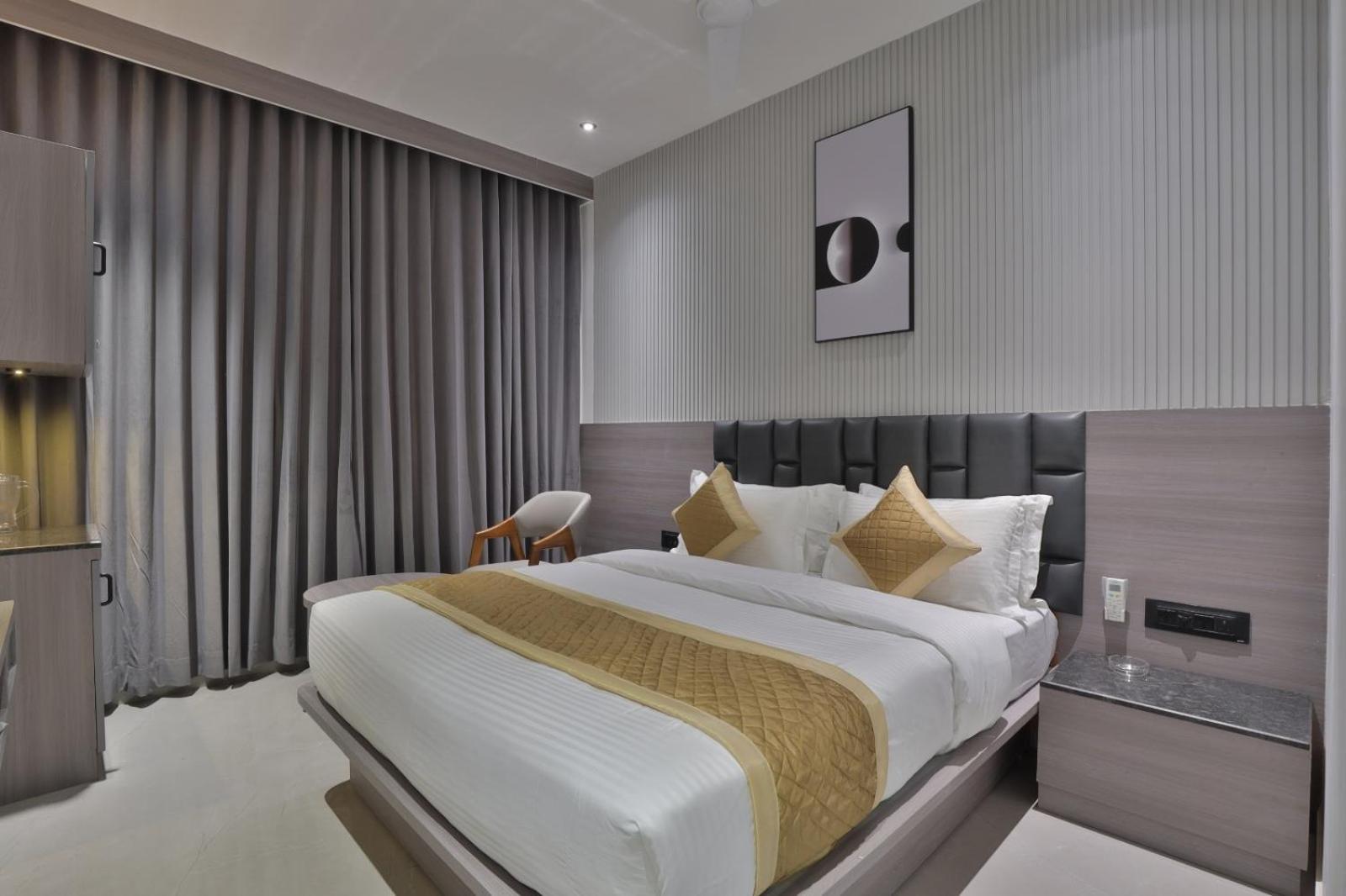Hotel Legacy Ахмедабад Екстериор снимка