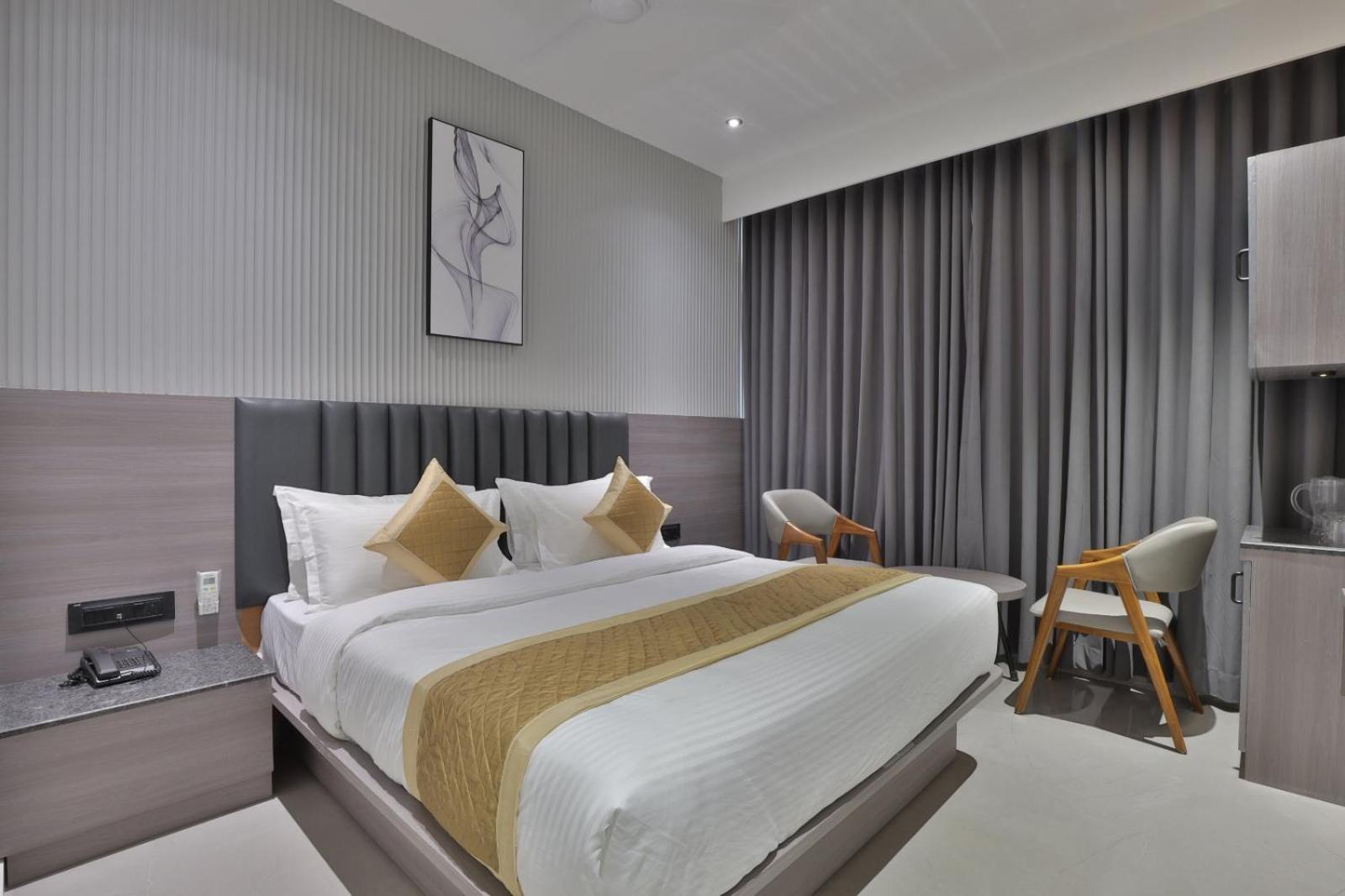 Hotel Legacy Ахмедабад Екстериор снимка