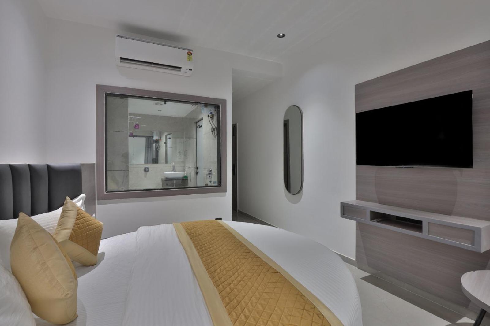Hotel Legacy Ахмедабад Екстериор снимка