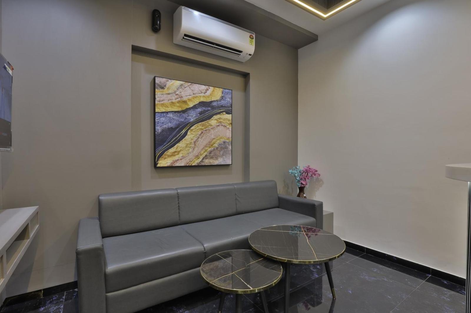 Hotel Legacy Ахмедабад Екстериор снимка