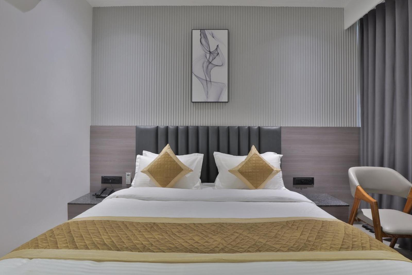 Hotel Legacy Ахмедабад Екстериор снимка